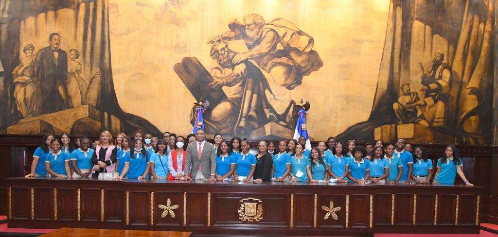 Estudiantes del Politecnico San Francisco de Asis de Elias Pina recorren el Senado de la Republica 3