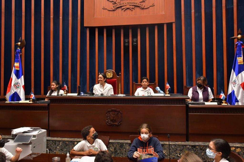 Estudiantes del colegio New Horizons visitan el Senado de la Republica3