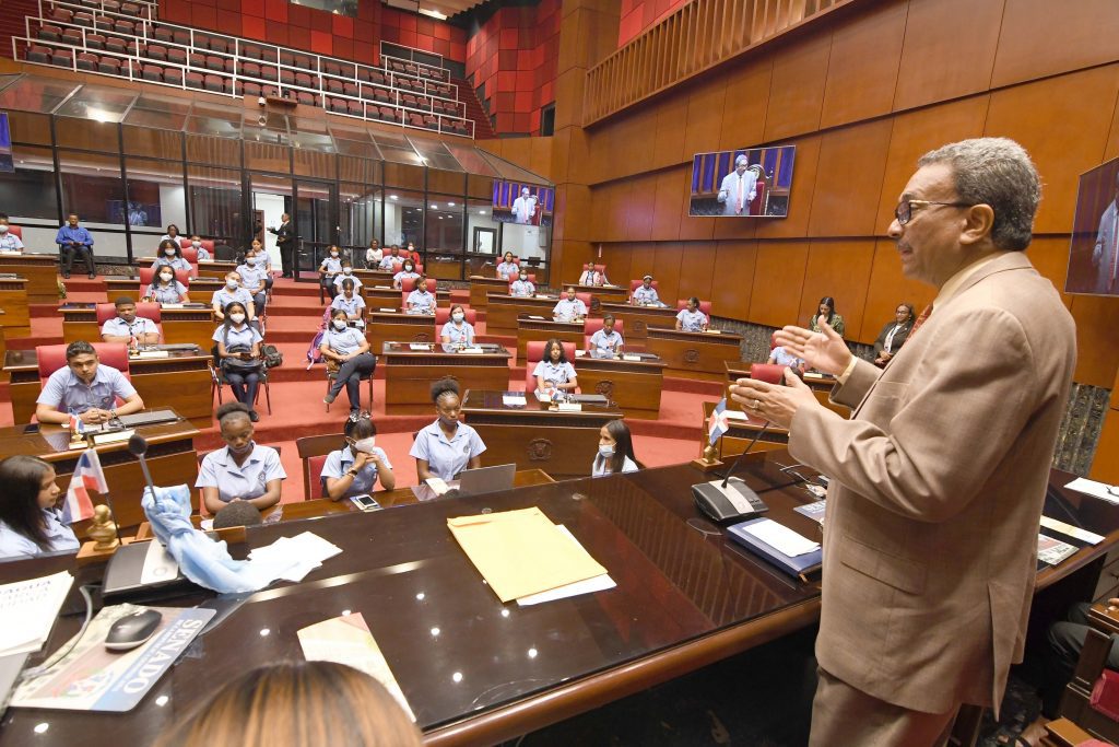 Estudiantes y profesores del Politecnico Pedro Feliciano visitan el Senado de la Republica 1