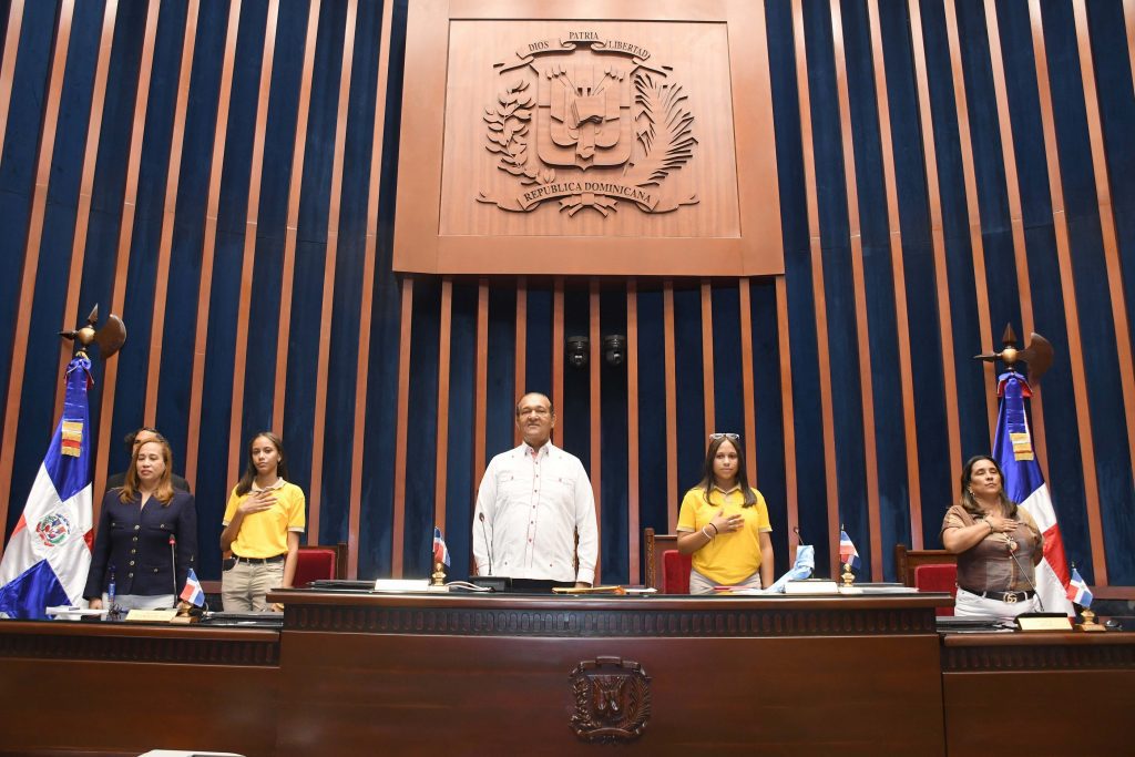 Los estudiantes del Liceo Marino Almonte Perez de Santiago Rodriguez visitan el Senado de la Republica 4