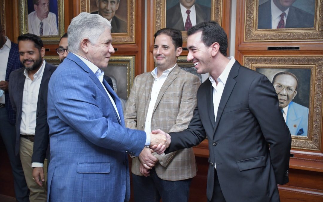 Presidente del Senado recibe a miembros de ANJE y ofrece recorrido por la sede la Cámara Alta