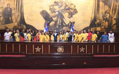 Estudiantes de la Provincia Santiago Rodríguez visitan el Senado de la República