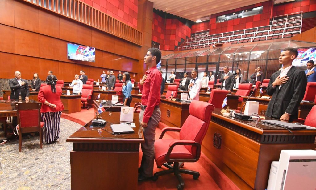 El Senado de la Republica ofrece visita guiada a profesionales de la provincia Azua 4