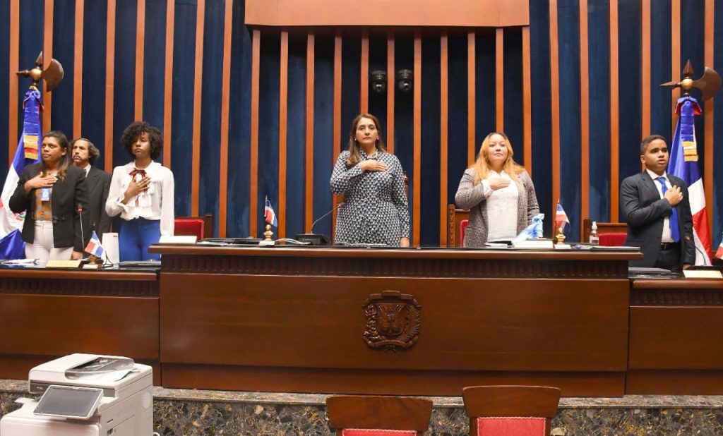 El Senado de la Republica ofrece visita guiada a profesionales de la provincia Azua 5