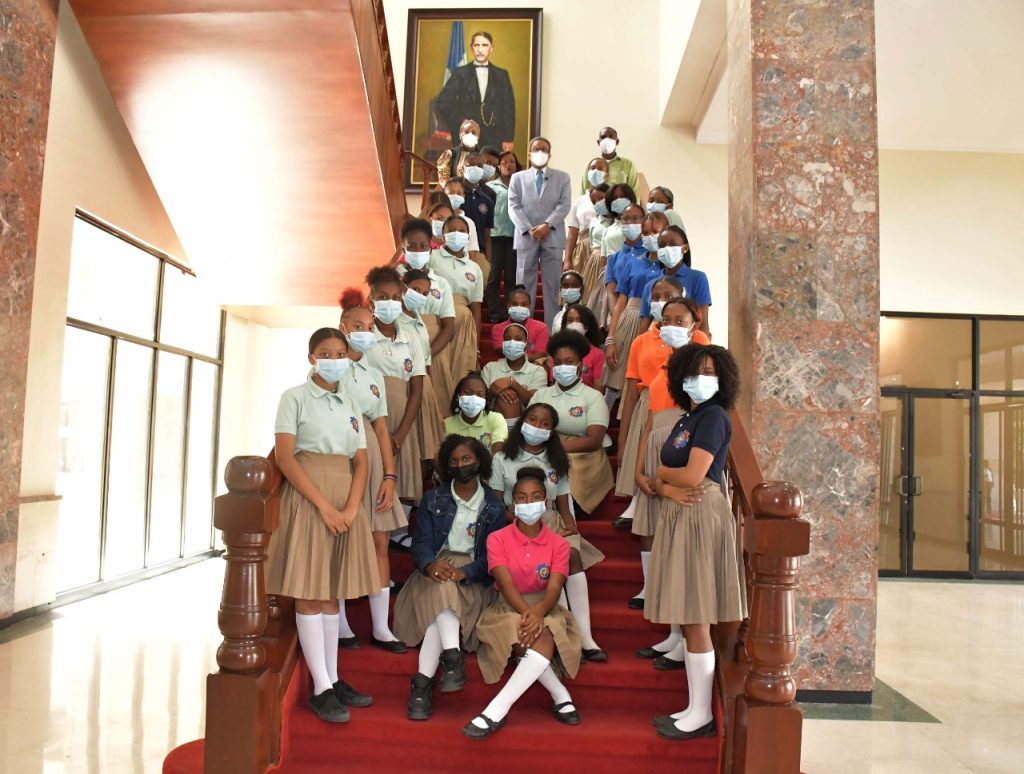 El Senado mostro sus instalaciones a estudiantes del Politecnico Inmaculada Concepcion de San Pedro de Macoris2 1