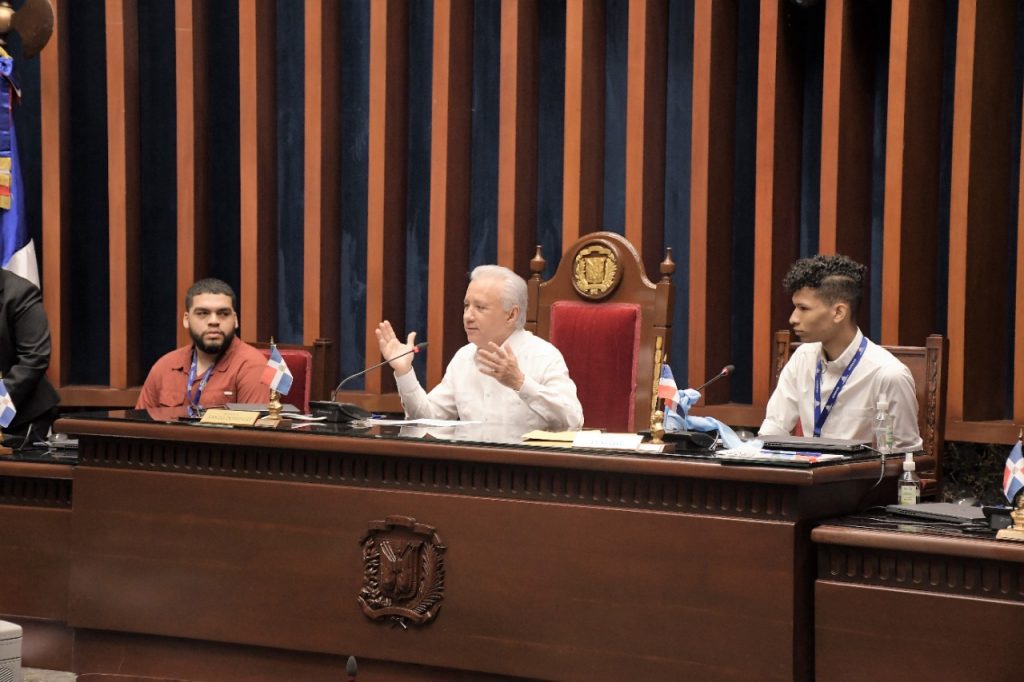 El Senado recibe la visita guiada de participantes en el Programa Supérate, provenientes de Provincia Santo Domingo 1 El Senado recibe la visita guiada de participantes en el Programa Superate provenientes de Provincia Santo Domingo1