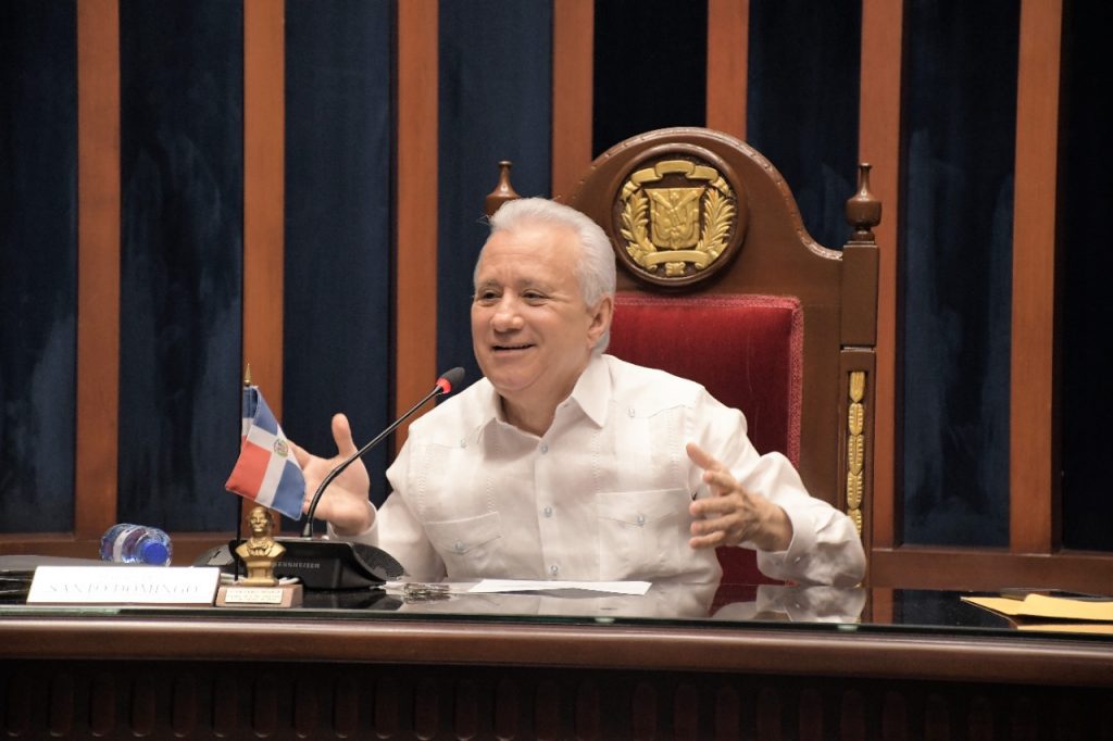 El Senado recibe la visita guiada de participantes en el Programa Superate provenientes de Provincia Santo Domingo2