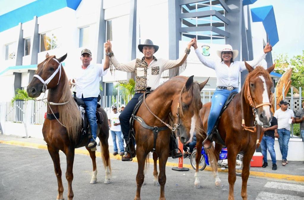 El senador Santiago José Zorrilla encabeza tradicional cabalgata en patronales de Miches, provincia El Seibo