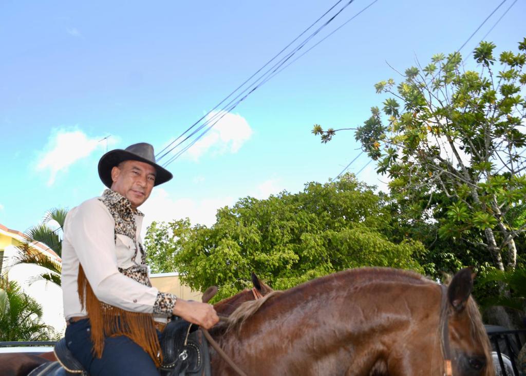 El senador Santiago Jose Zorrilla encabeza tradicional cabalgata en patronales de Miches provincia El Seibo2