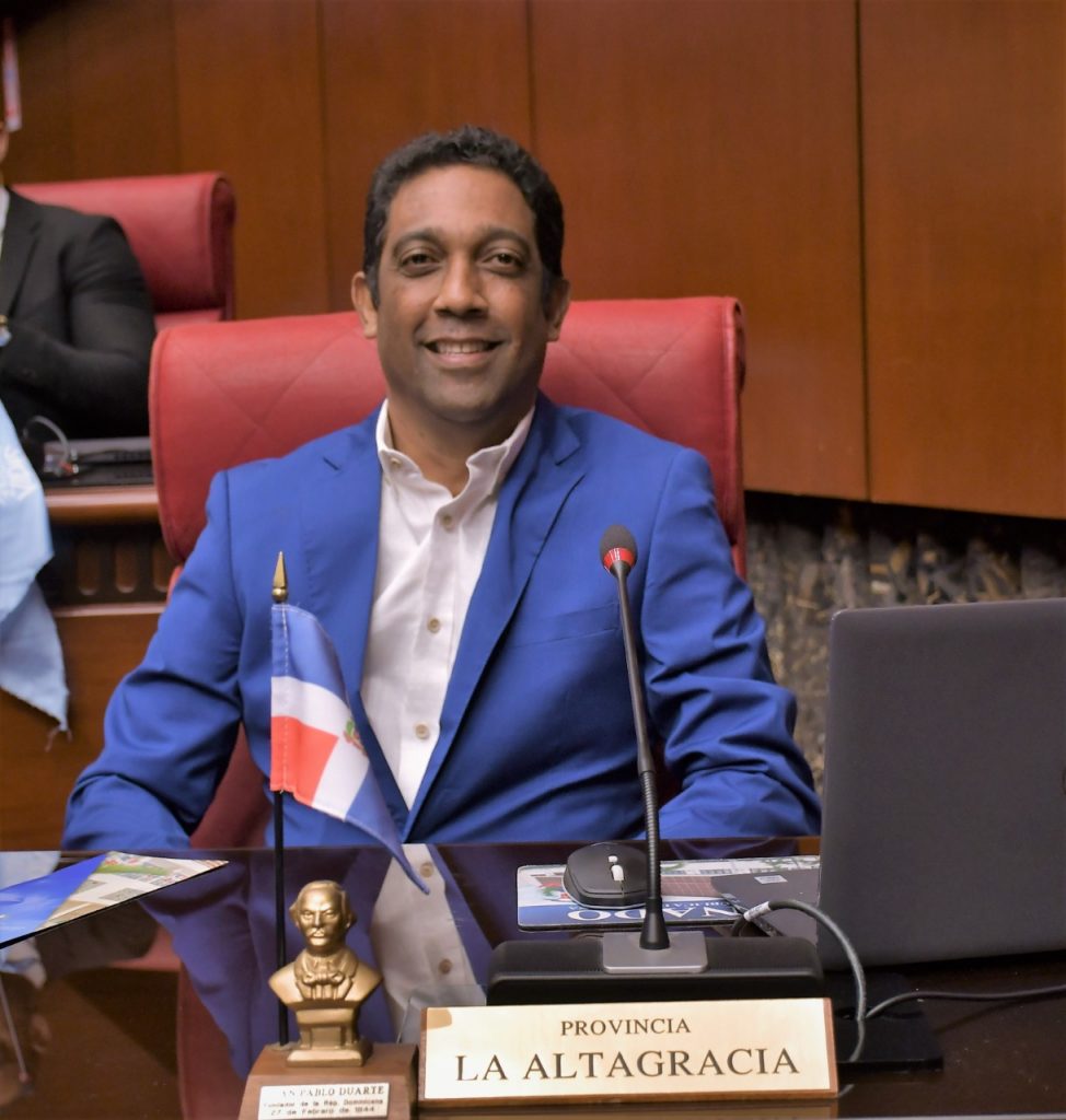 Empresarios de La Altagracia hacen una visita guiada al Senado de la Republica 6