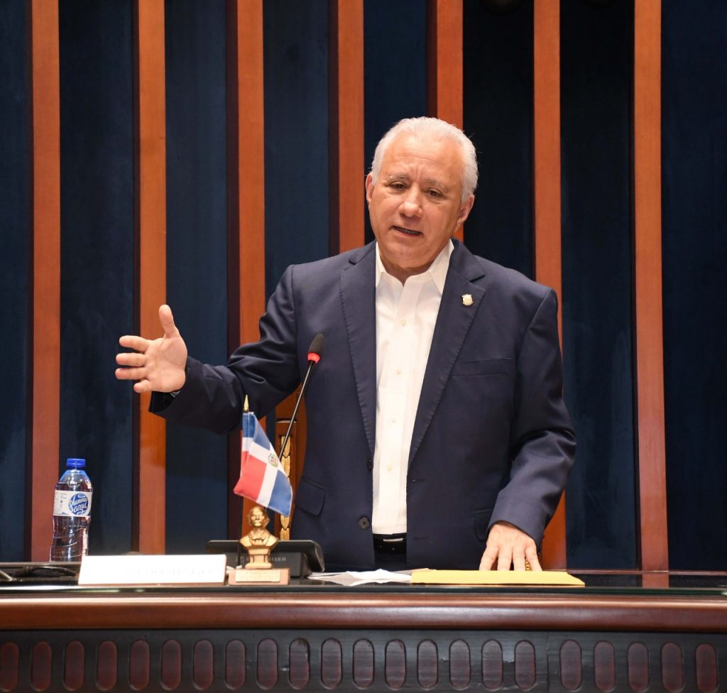 Estudiantes del Liceo Ramon Emilio Jimenez de Santo Domingo Este recorren el Senado de la Republica 3