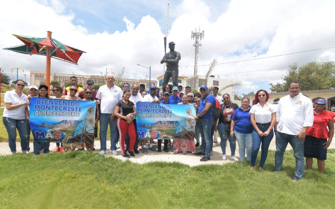 Historial de Noticias 11 Cientos de maestros de Santo Domingo visitan Montecristi de la mano del senador Ramón Pimentel