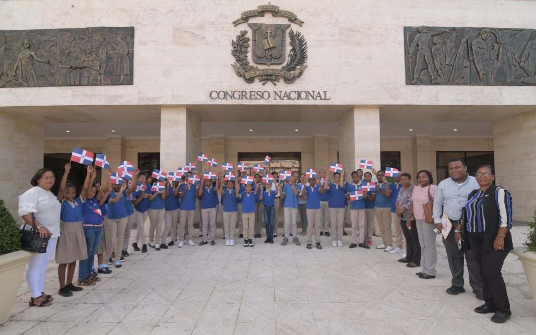 Historial de Noticias 3 El Senado abre sus puertas para los estudiantes de la Escuela Rafael de la Rosa Hernández, de Provincia Santo Domingo
