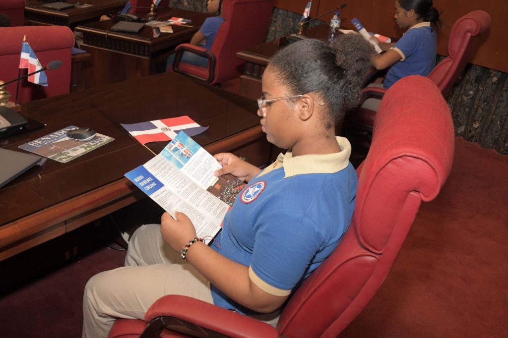 El Senado abre sus puertas para los estudiantes de la Escuela Rafael de la Rosa Hernandez de Provincia Santo Domingo 2