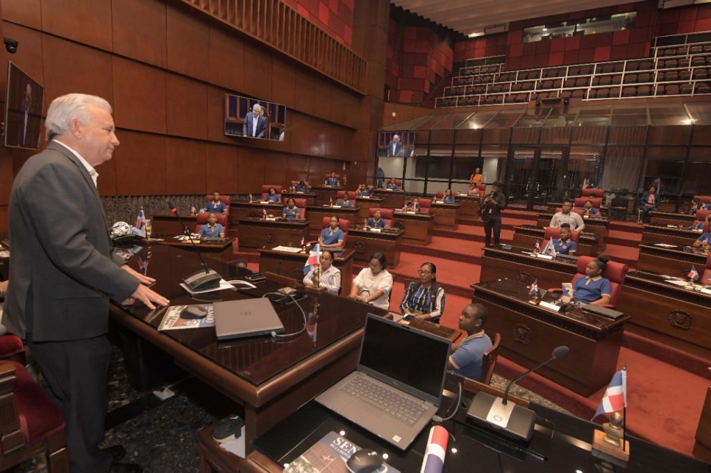 El Senado abre sus puertas para los estudiantes de la Escuela Rafael de la Rosa Hernandez de Provincia Santo Domingo 4 1