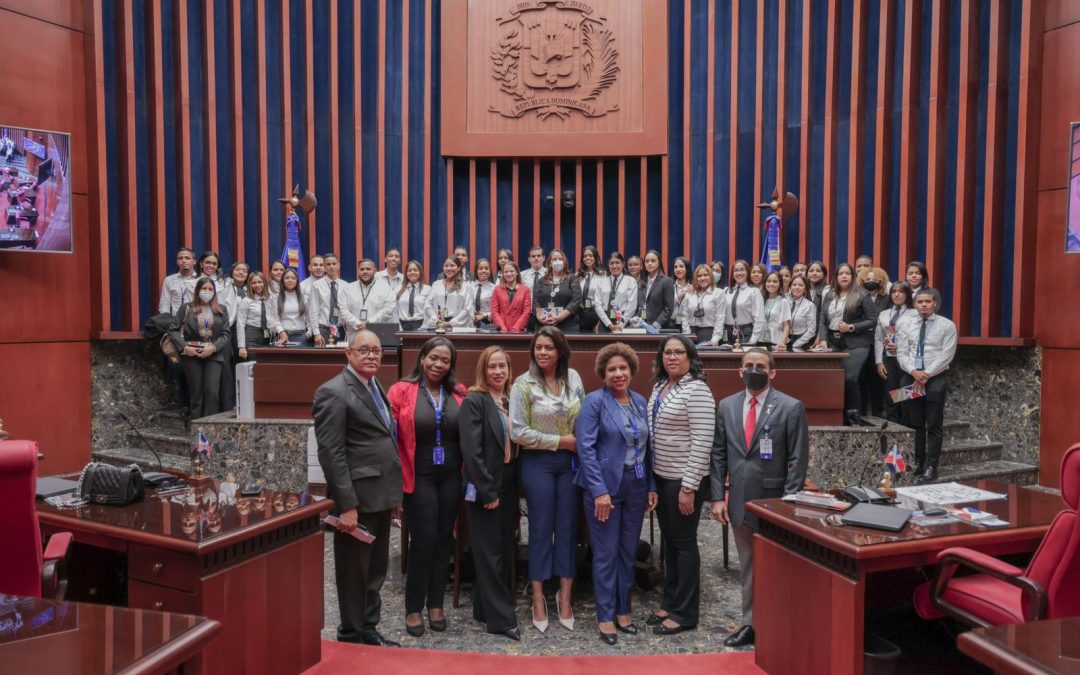 Historial de Noticias 5 El Senado de la República abrió sus puertas a estudiantes de derecho de UTESA