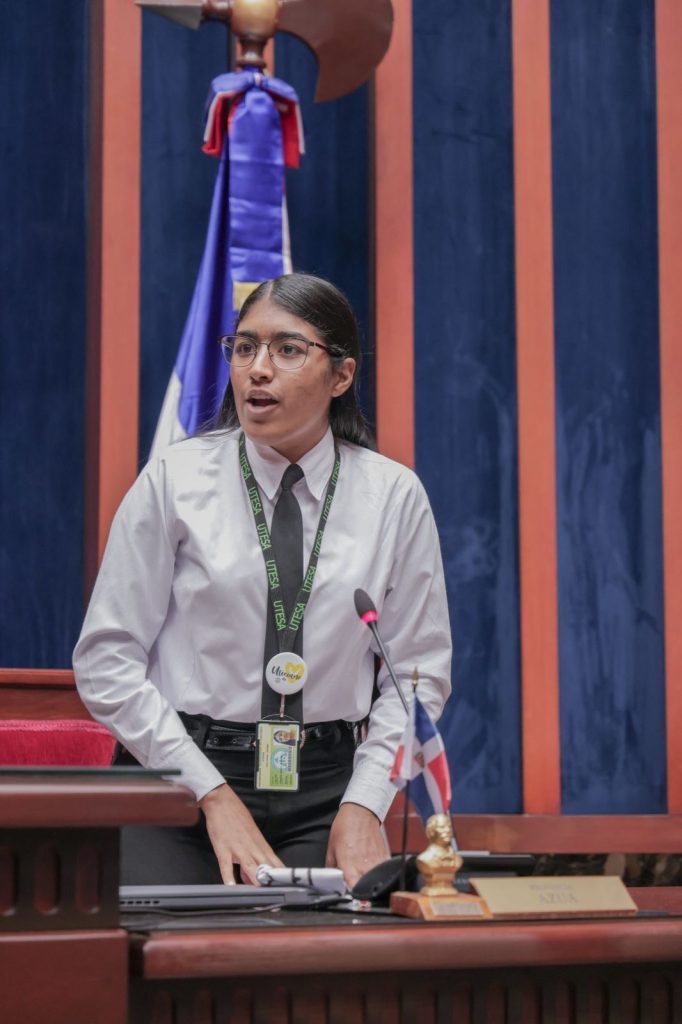 El Senado de la Republica abrio sus puertas a estudiantes de derecho de UTESA