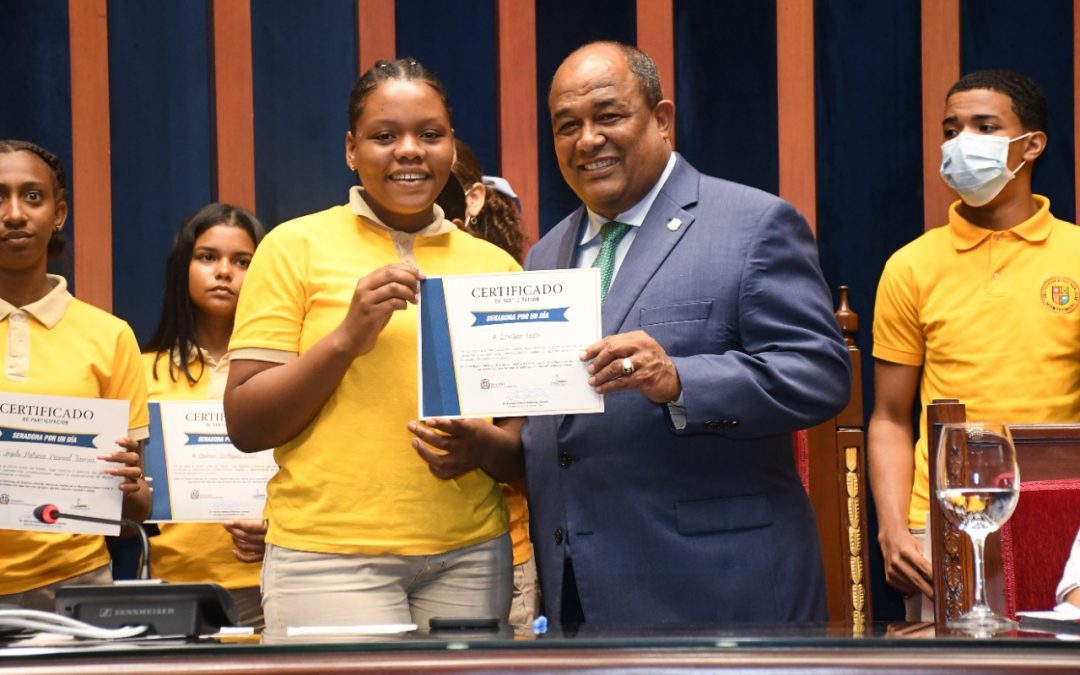 Historial de Noticias 6 El Senado de la República acoge a estudiantes de distintos centros educativos de Montecristi