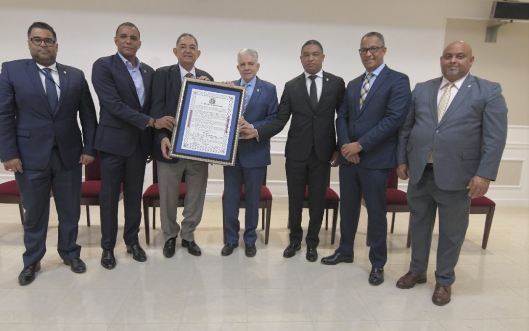 Historial de Noticias 9 El Senado de la República reconoce al periodista Ramón Mercedes por sus 50 años de trayectoria