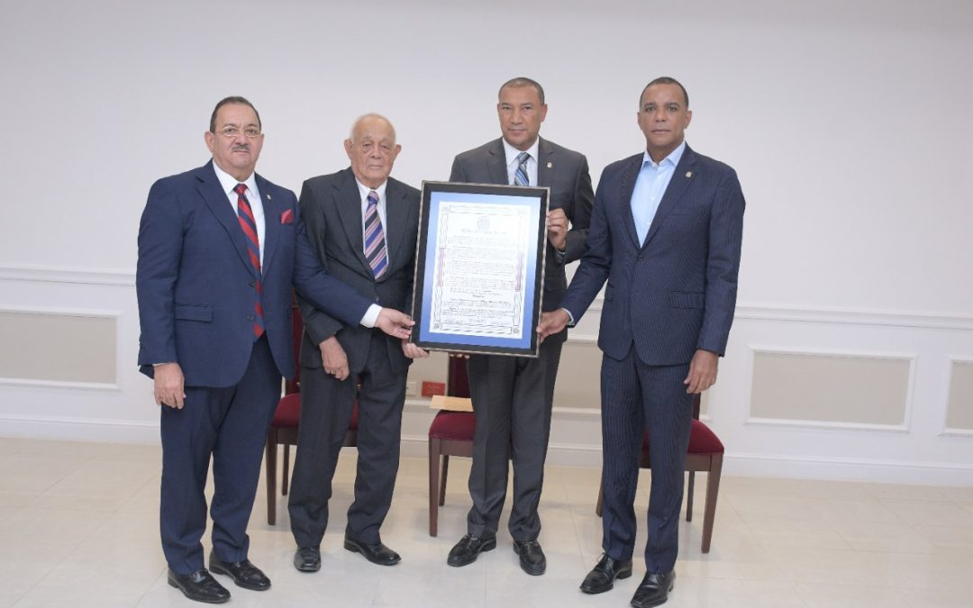 Historial de Noticias 13 El Senado de la República reconoce médico Eliseo Rondón Sánchez