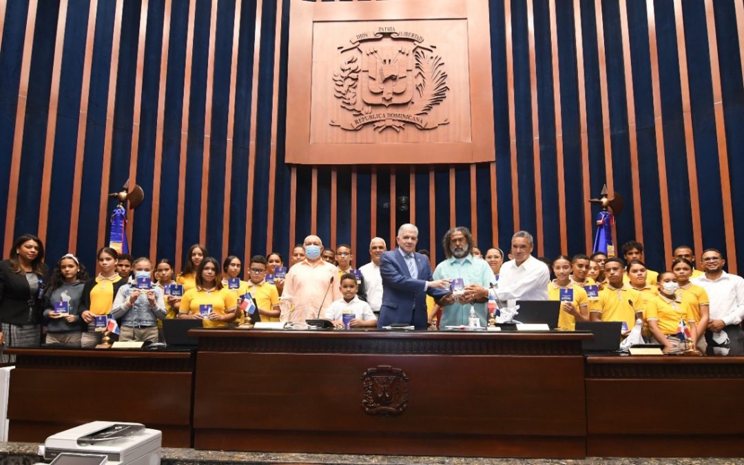 Historial de Noticias 7 El presidente del Senado recibe a estudiantes de la Escuela Teodoro Parra de Santiago