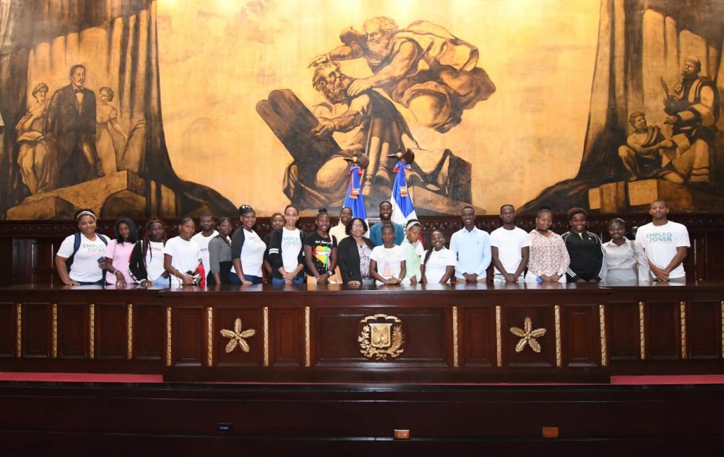 Miembros de la Fundacion CEDUCA conocen por dentro la sede del Senado de la Republica 1