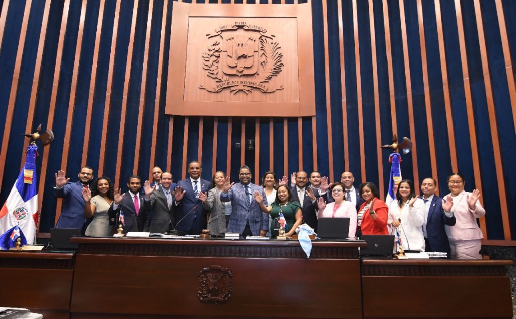 Presidente del Senado recibe a la Asociacion de Abogados Dominicanos en EEUU 1