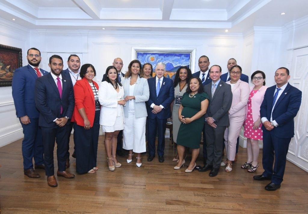 Presidente del Senado recibe a la Asociacion de Abogados Dominicanos en EEUU 5