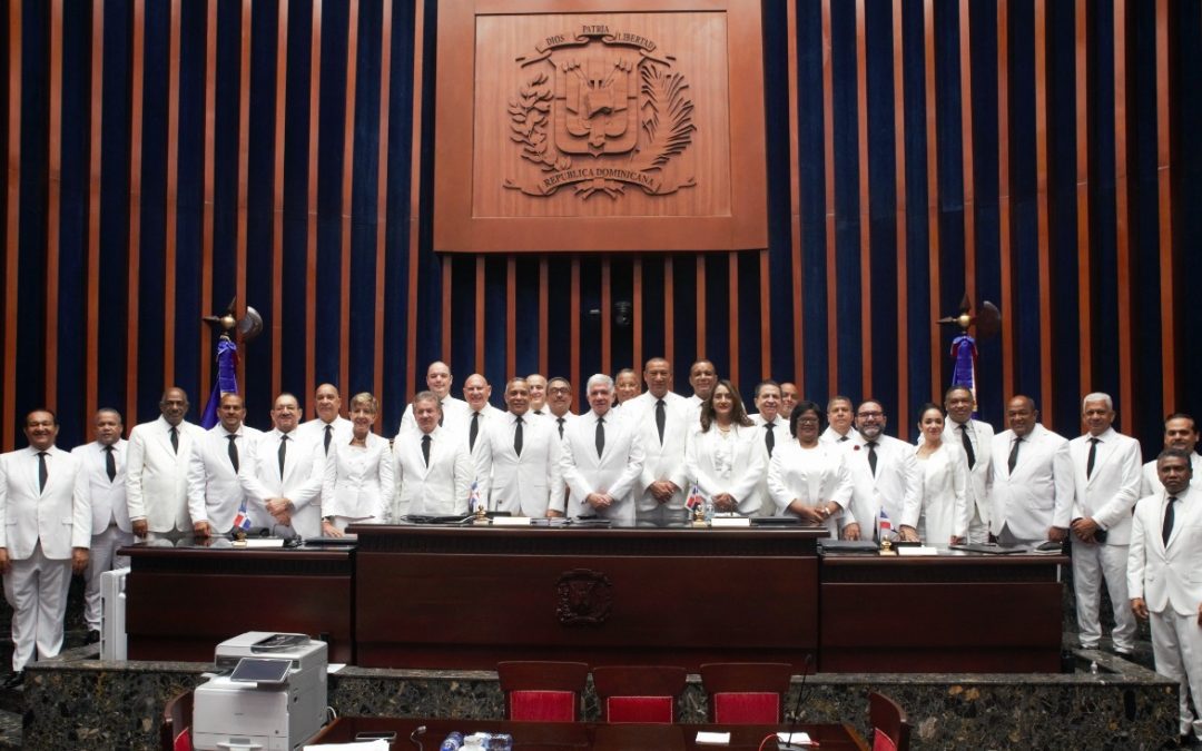 Historial de Noticias 6 Eduardo Estrella llama a unir esfuerzos para aprobación de proyectos de ley que demanda la población