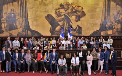El Senado de la República abre sus puertas a 55 jóvenes distinguidos de la provincia Duarte