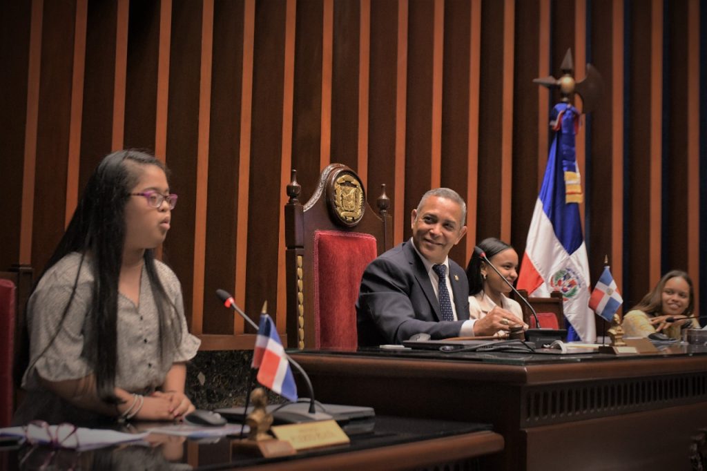 El Senado de la Republica abre sus puertas a 55 jovenes distinguidos de la provincia Duarte5