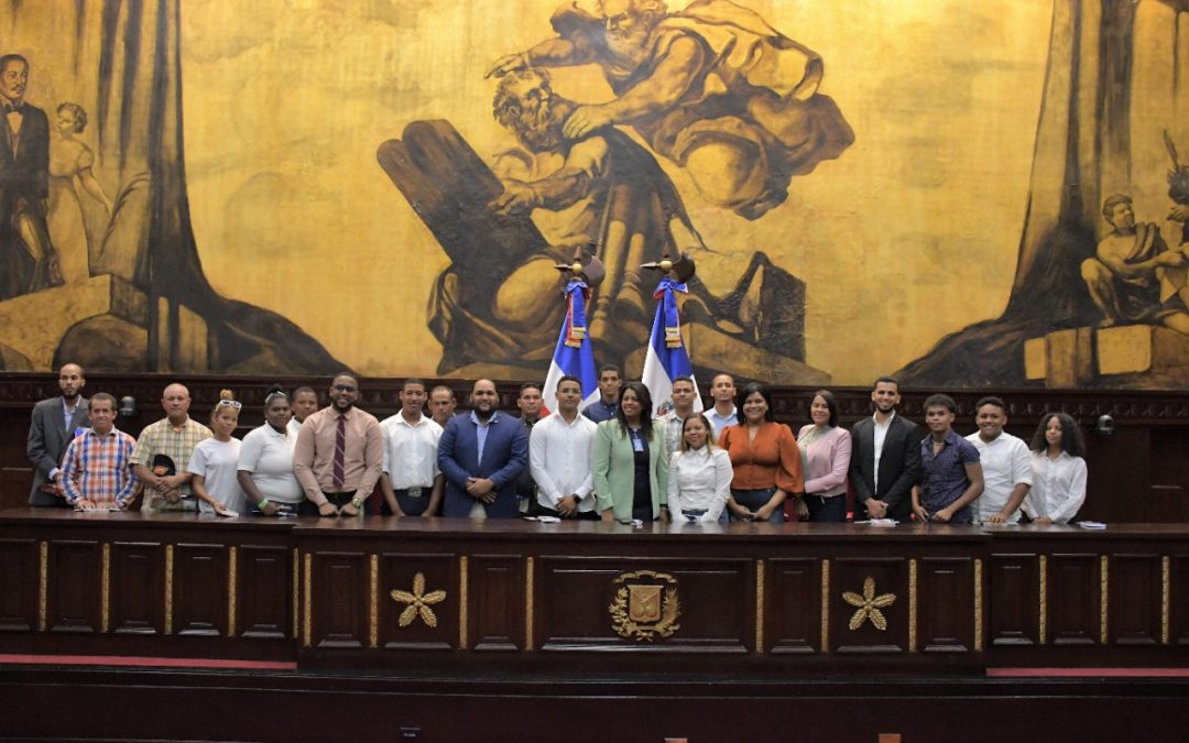 Historial de Noticias 10 El Senado de la República abre sus puertas a integrantes de Un Viaje por mi Patria, de San Francisco de Macorís
