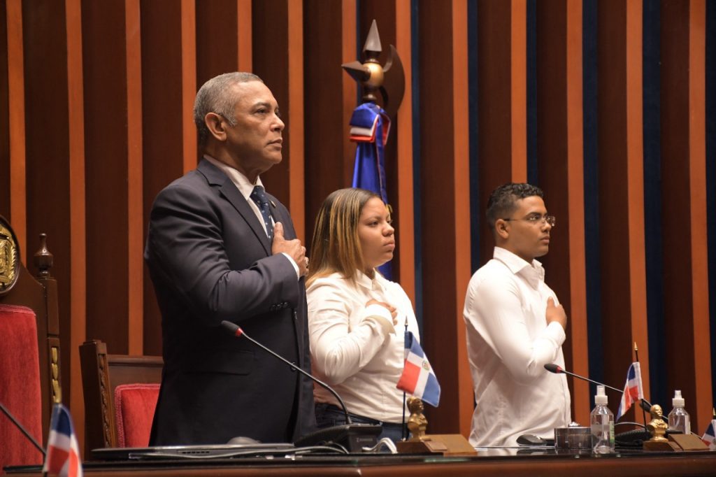 El Senado de la Republica abre sus puertas a integrantes de Un Viaje por mi Patria de San Francisco de Macoris7