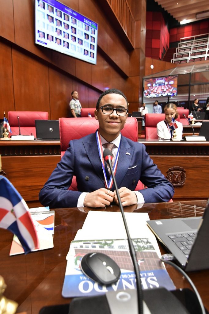 El presidente del Senado Eduardo Estrella recibio a estudiantes de origen dominicano que ganaron meritos escolares en Espana6