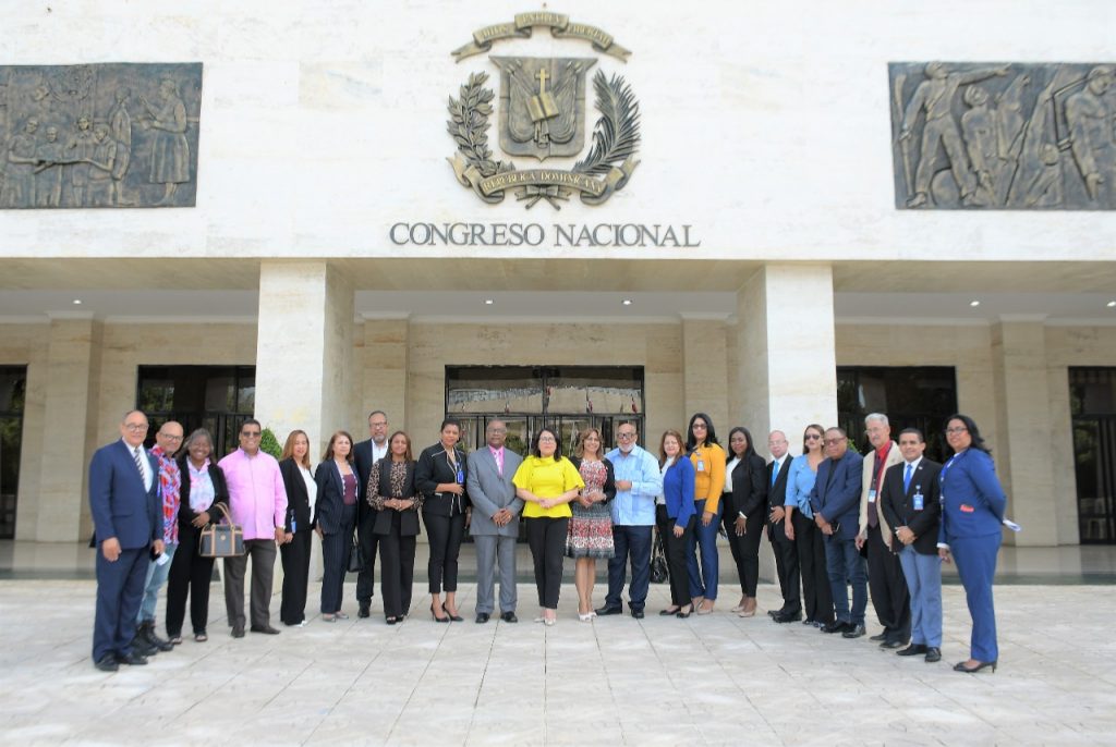 Presidente del Senado recibe a miembros de ACROARTE 3 Presidente del Senado recibe a miembros de ACROARTE3