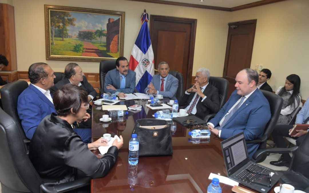 Comisión del Senado y empresas mineras conversan sobre la exploración del litio