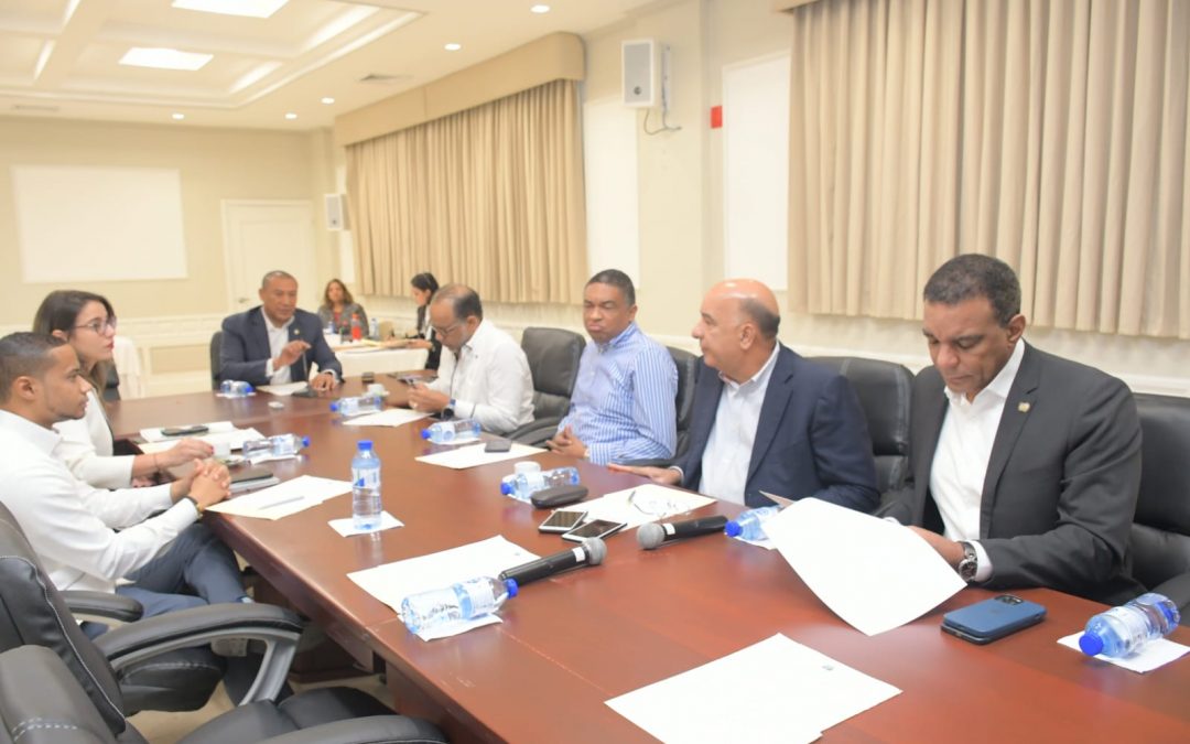 Comisión del Senado y funcionarios de la Cancillería socializan sobre el Convenio del Agua 1992
