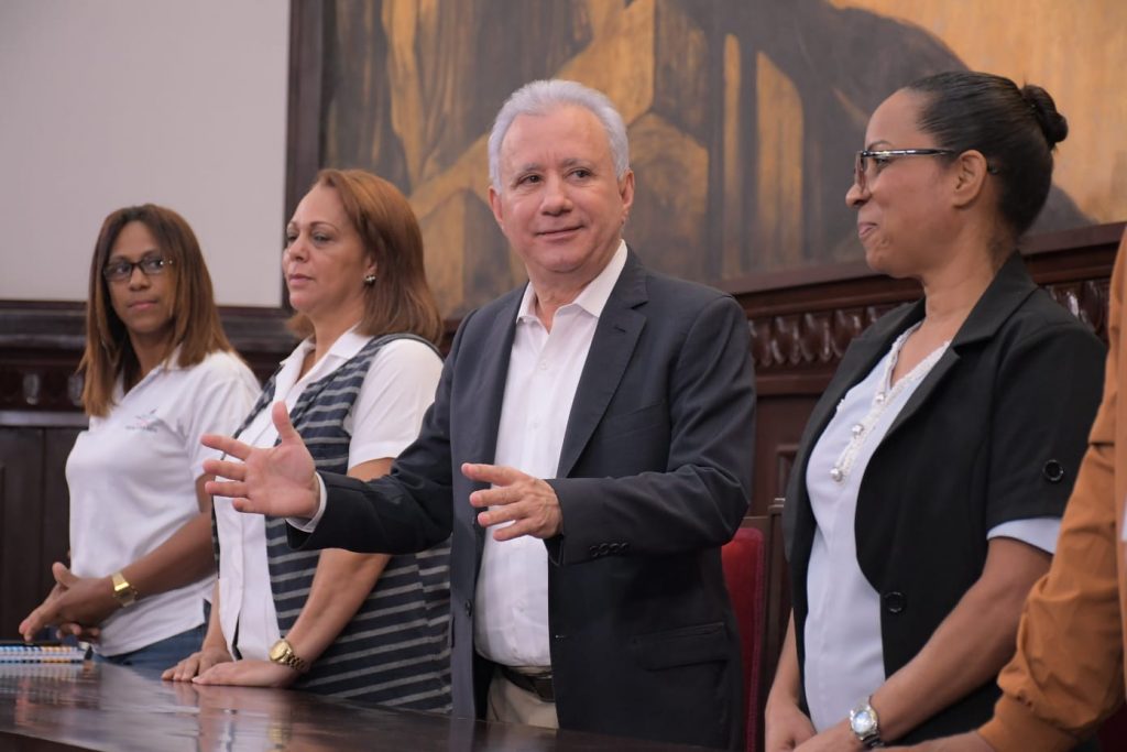 Estudiantes de la Escuela Los Proverbios de Salomon conocen el Senado de la Republica 1 1