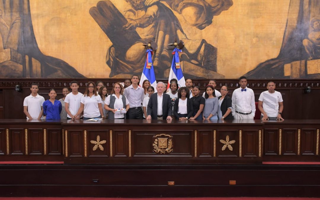 Estudiantes de la Escuela Los Proverbios de Salomón conocen el Senado de la República