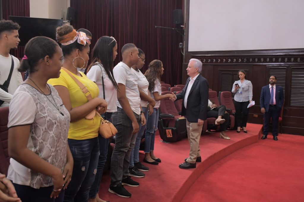 Estudiantes de la Escuela Los Proverbios de Salomon conocen el Senado de la Republica 2