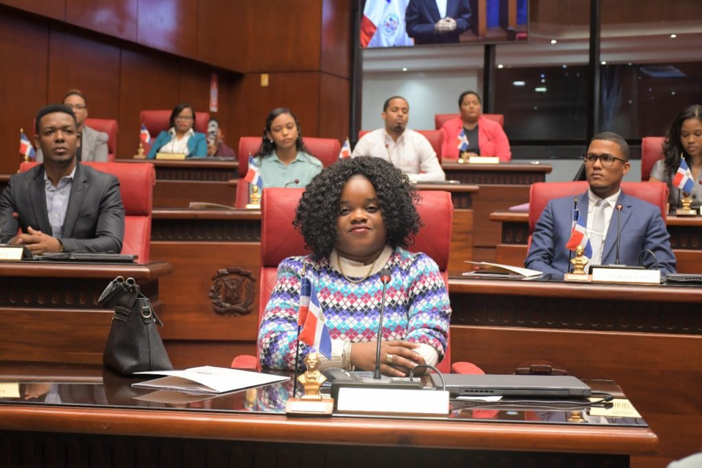 Ganadores del Premio a la Excelencia Juvenil Sancristobalense visitan el Senado de la Republica 7