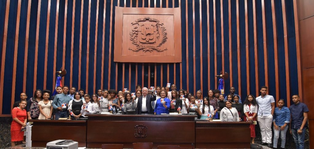 Miembros de la Iglesia Shalom Adonai conocen por dentro el Senado de la Republica 1