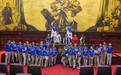 El Senado ofrece recorrido a estudiantes del Centro Educativo Respaldo Alma Rosa, de Santo Domingo Este
