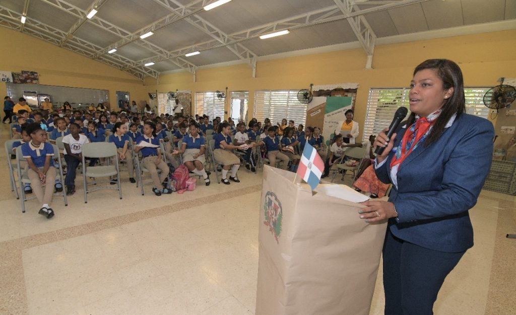 El Senado realiza acto en escuela General Antonio Duverge del Distrito Nacional3