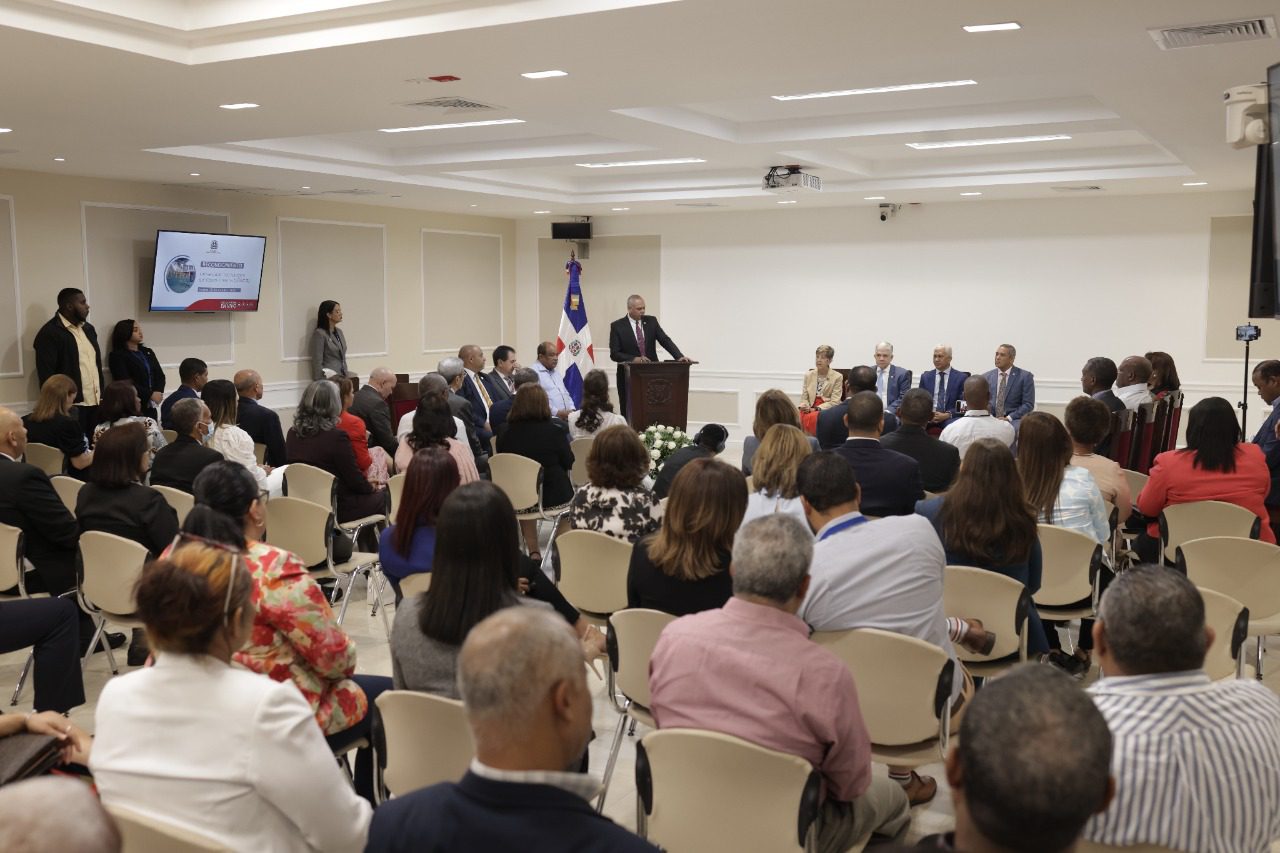 El Senado reconoce a la Universidad Tecnologica del Cibao Oriental por sus 40 anos de aportes a la educacion 5