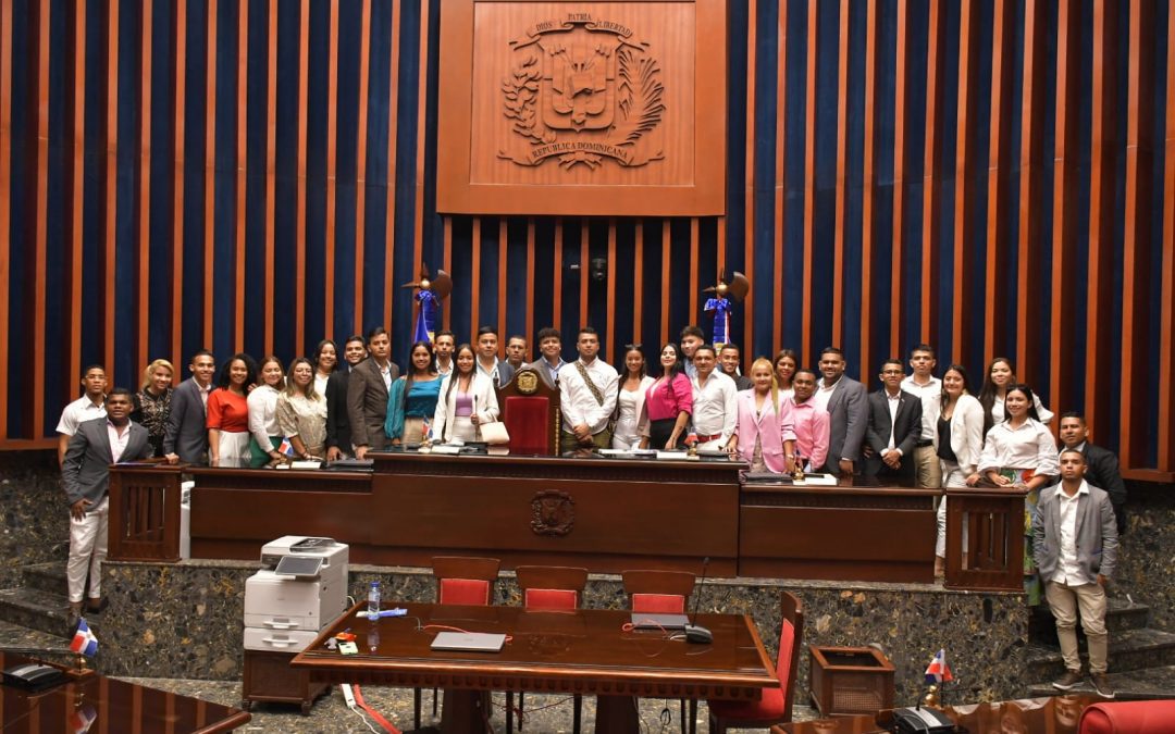 Historial de Noticias 6 Jóvenes colombianos y facilitadores del programa Supérate visitan el Senado de la República