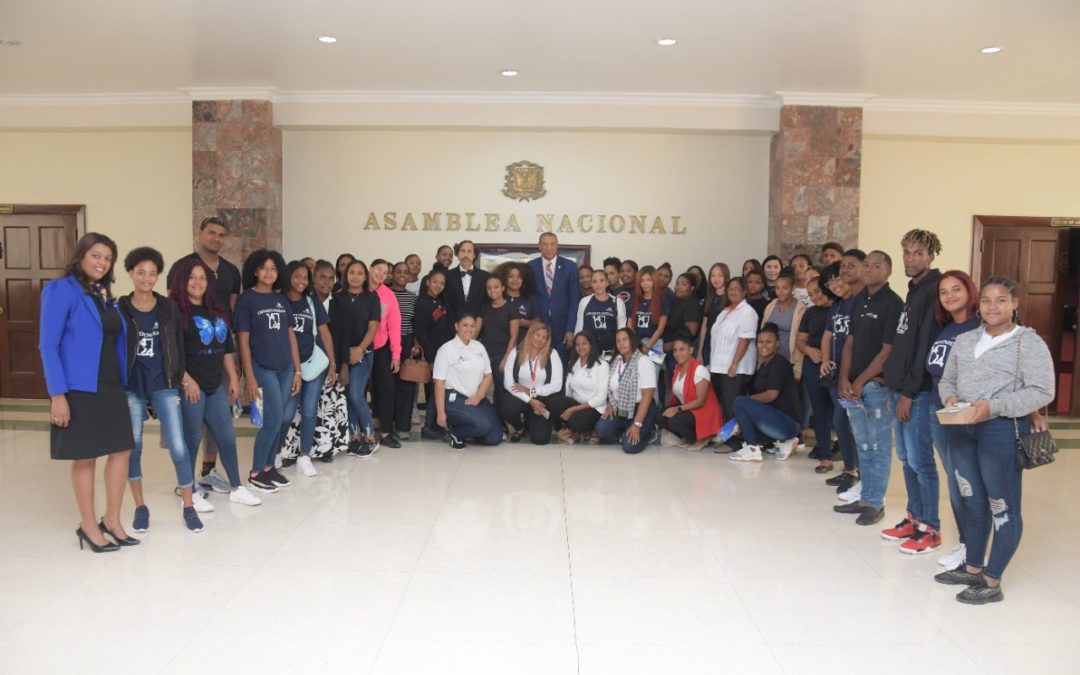 Historial de Noticias 4 El Senado recibe a estudiantes del Programa Oportunidad 14-24 del municipio de Miches
