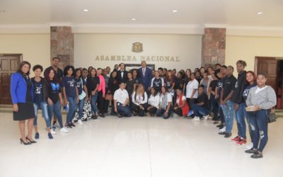 El Senado recibe a estudiantes del Programa Oportunidad 14-24 del municipio de Miches
