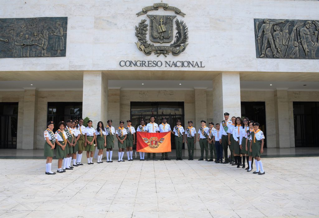 El Senado recibe a jovenes misioneros del Club de Conquistadores de la Iglesia Adventista de Santo Domingo Este