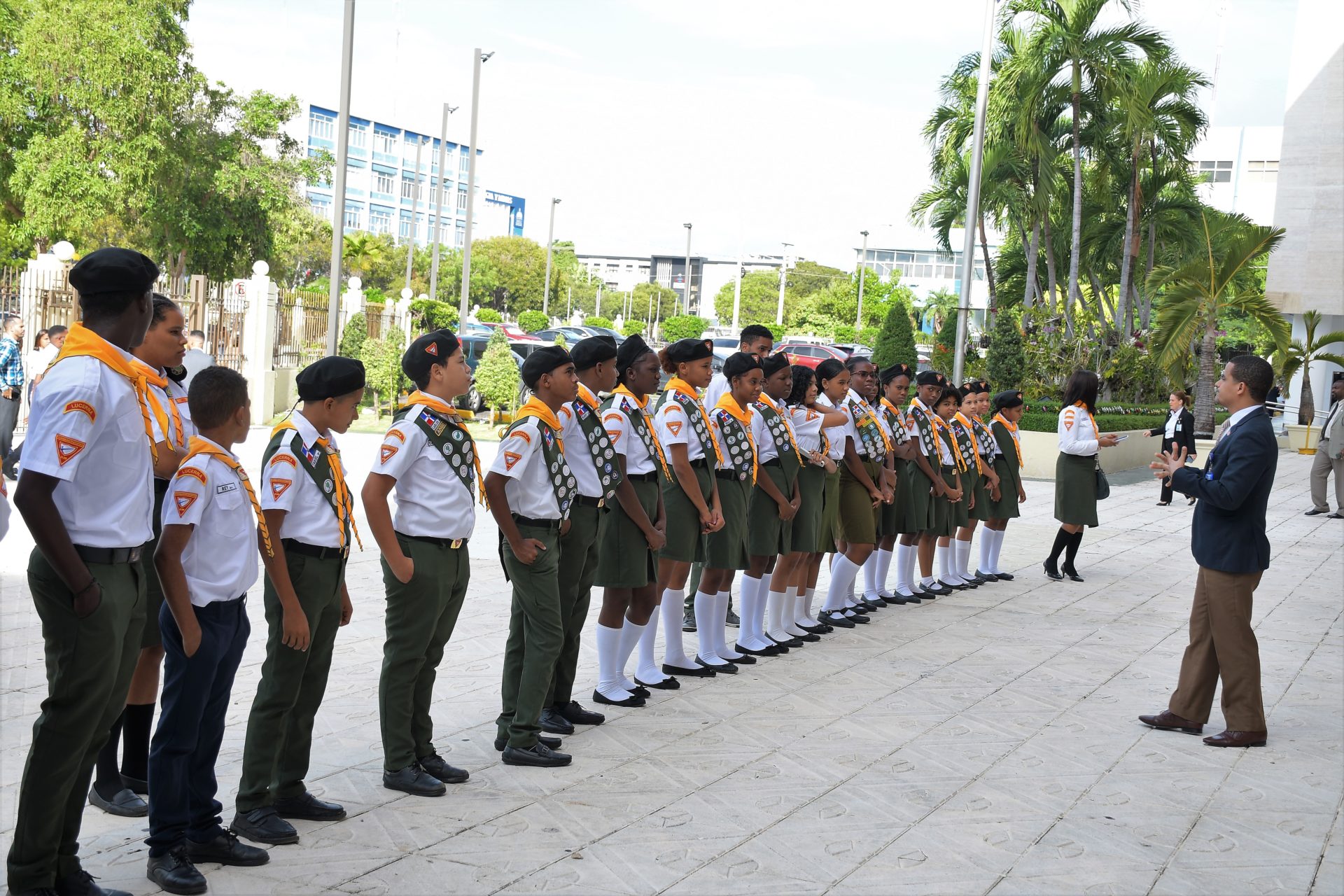 El Senado recibe a jovenes misioneros del Club de Conquistadores de la Iglesia Adventista de Santo Domingo Este 3 scaled